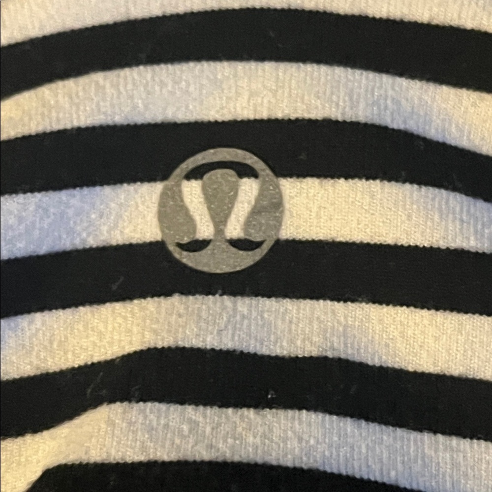 Lululemon top - Picture 3 of 8